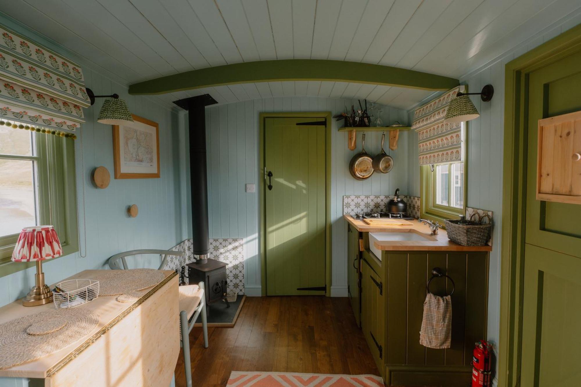 Barlwyd Glamping Hotel Blaenau Ffestiniog ภายนอก รูปภาพ