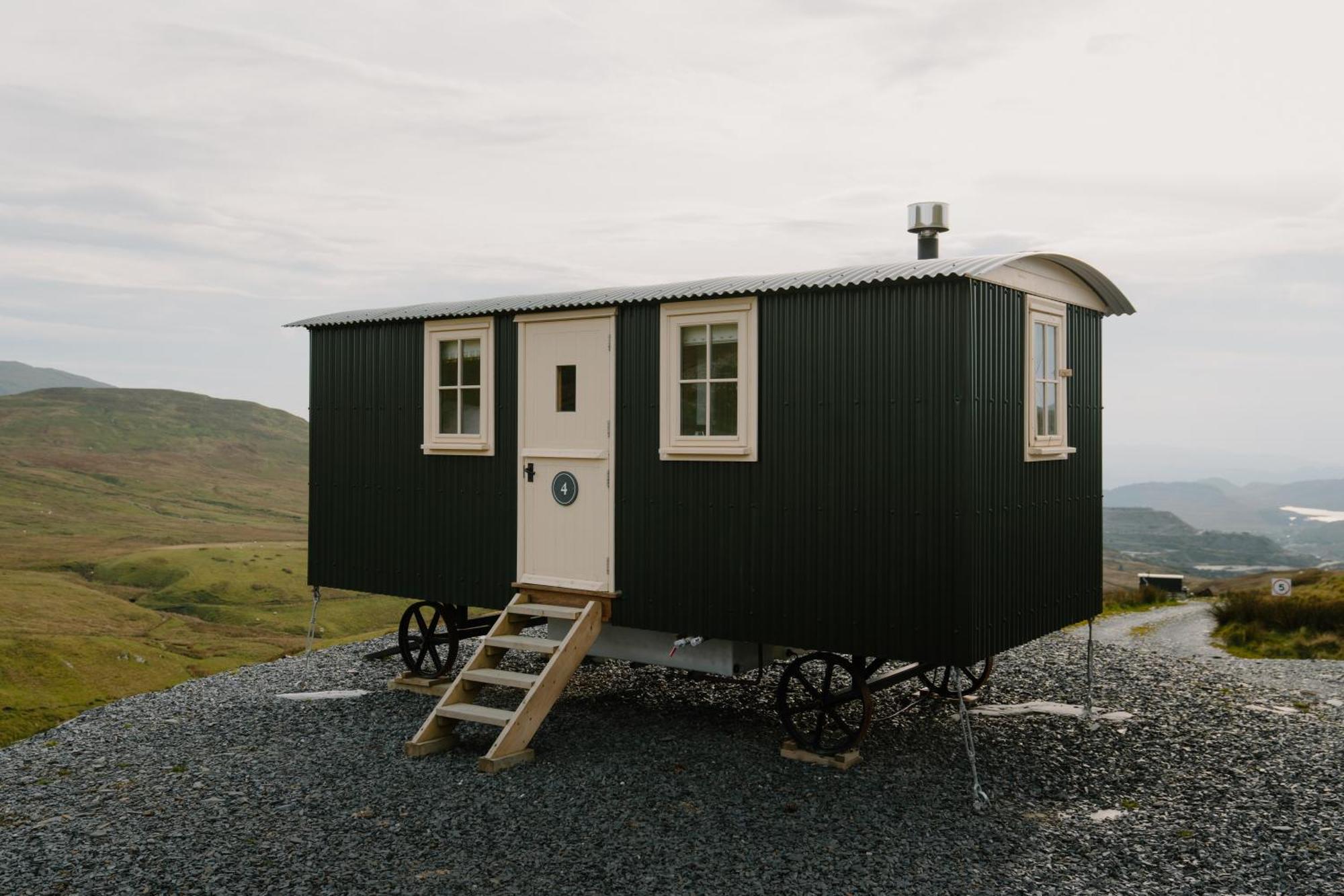 Barlwyd Glamping Hotel Blaenau Ffestiniog ภายนอก รูปภาพ